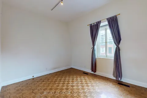394 King Street, Toronto, ON M5A 1K9