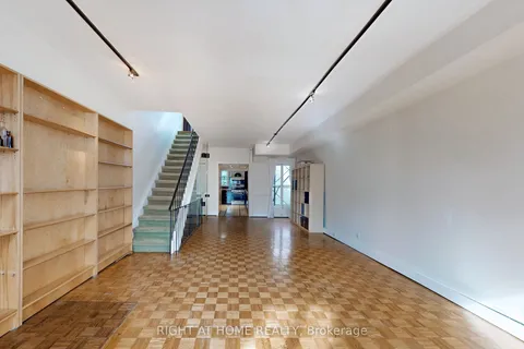 394 King Street, Toronto, ON M5A 1K9