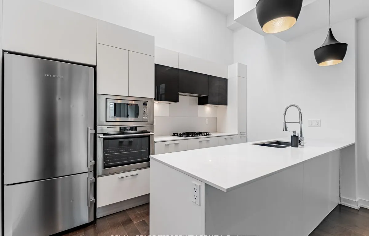 Att/Row/Twnhouse kitchen at 33 Achtman Lane Toronto