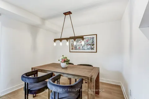 121 Birch Ave, Toronto, ON M4V 1E3