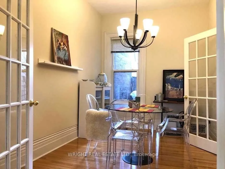 Att/Row/Twnhouse interior view at 276 Robert St Toronto