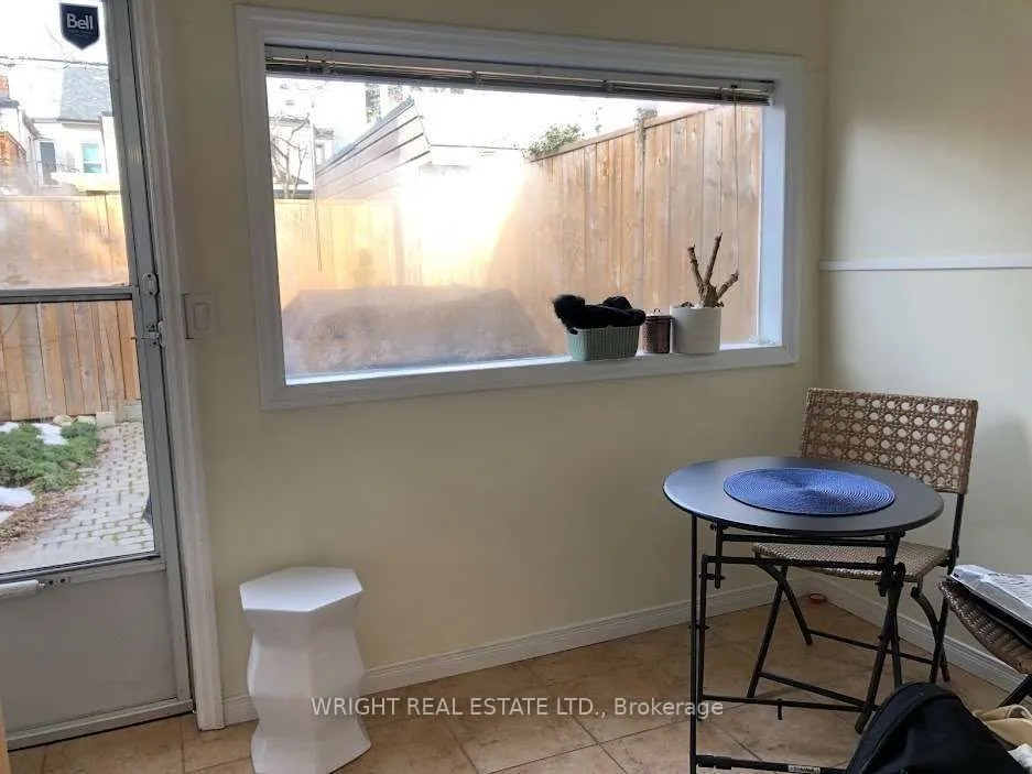 Att/Row/Twnhouse kitchen at 276 Robert St Toronto