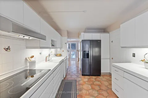 157 Duncairn Rd, Toronto, ON M3B 1C9