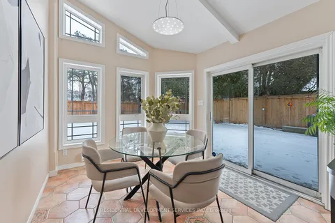 157 Duncairn Rd, Toronto, ON M3B 1C9