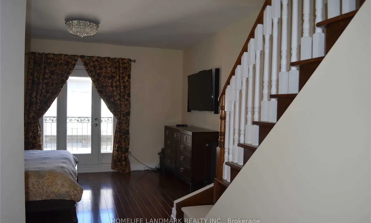 Att/Row/Twnhouse living room at 15 Annex Lane Toronto