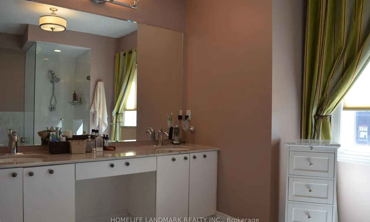 Att/Row/Twnhouse kitchen at 15 Annex Lane Toronto