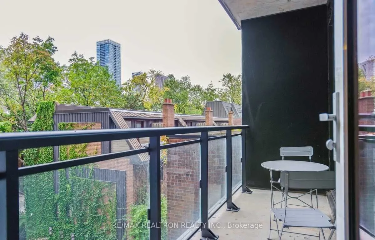 Condo Apt interior view at 17 Dundonald St Toronto