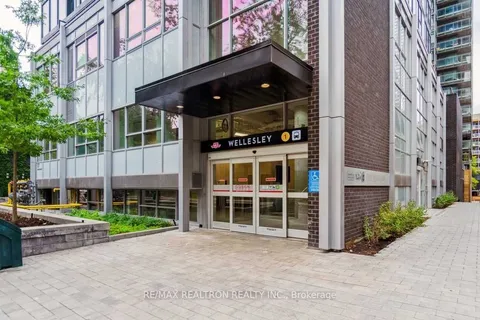 Condo Apt 1 bedroom 1 bathroom at 17 Dundonald St in Toronto - MLS# C11975147