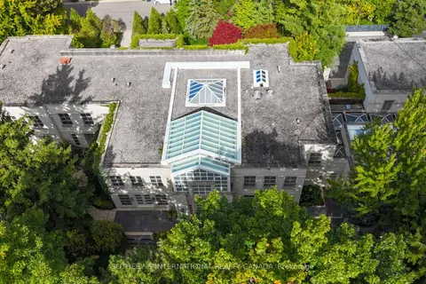 241 Strathallan Wood, ON M5N 1T5