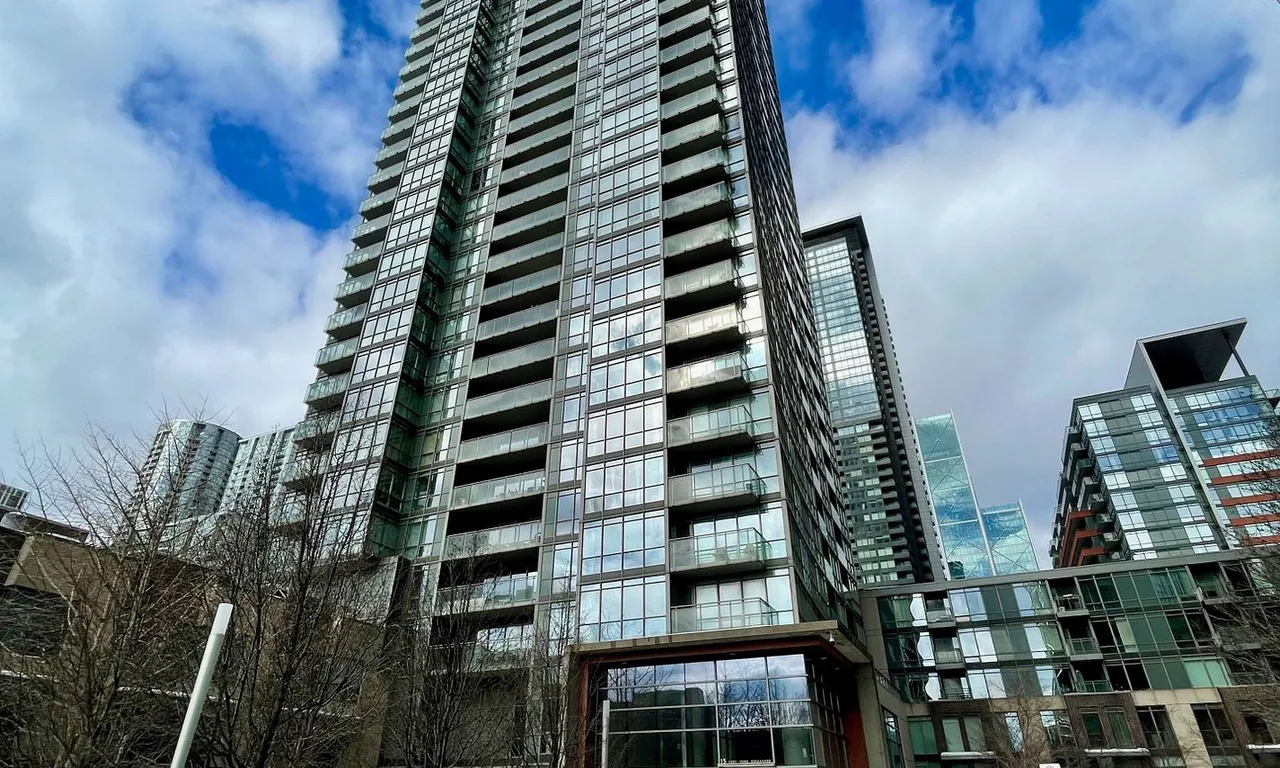 Condo Apt 1 bedroom 1 bathroom at 15 Fort York Blvd in Toronto - MLS# C11975992