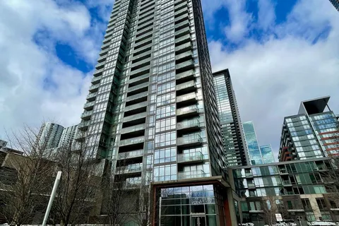 Condo Apt 1 bedroom 1 bathroom at 15 Fort York Blvd in Toronto - MLS# C11975992