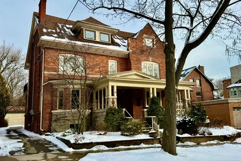 105 Cluny Dr, Toronto, ON M4W 2R5
