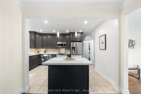 218 Bogert Avenue, Toronto, ON M2N 1L3