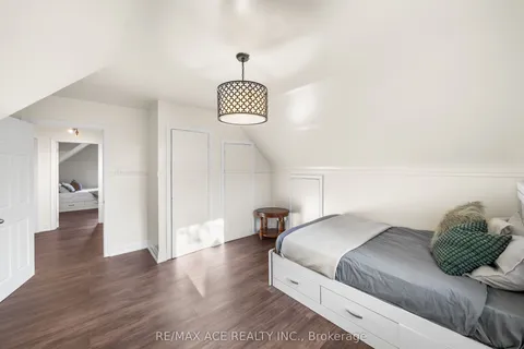 218 Bogert Avenue, Toronto, ON M2N 1L3