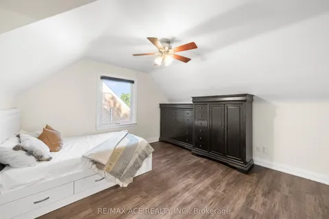 218 Bogert Avenue, Toronto, ON M2N 1L3