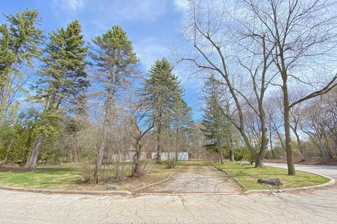 48 The Bridle Path, ON M2L 1C8