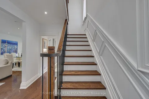 6 Romney Road, Toronto, ON M3H 1H2