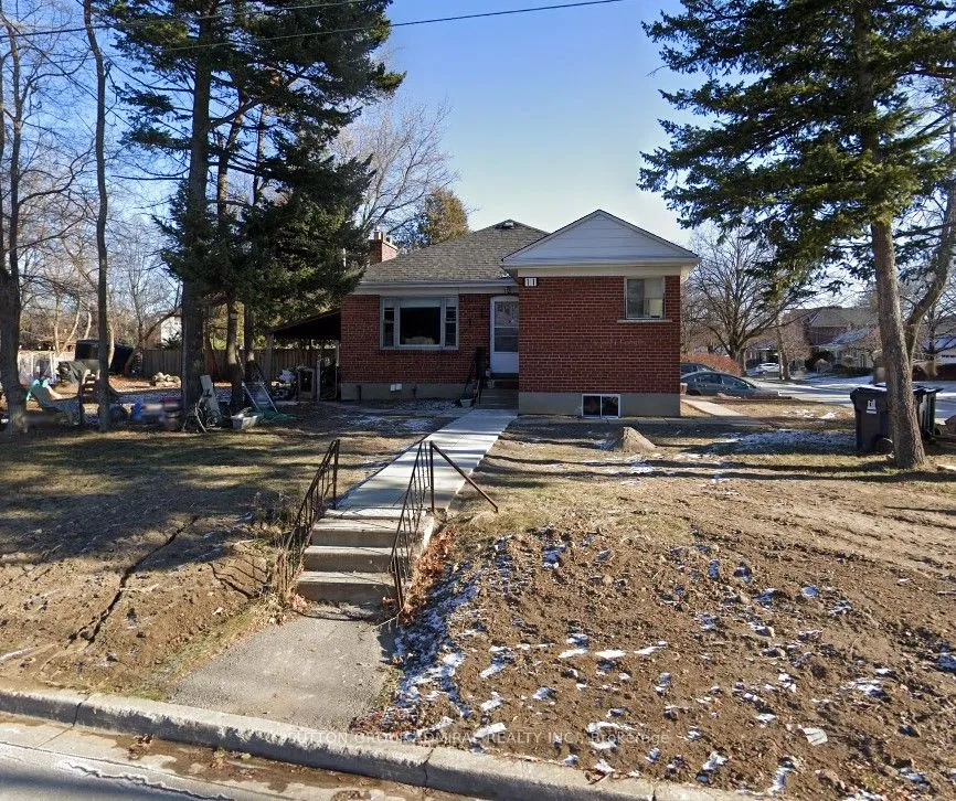 11 Lister Drive, Toronto, ON M2R 2N7