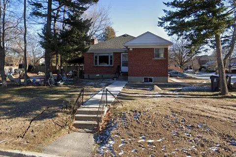11 Lister Drive, Toronto, ON M2R 2N7