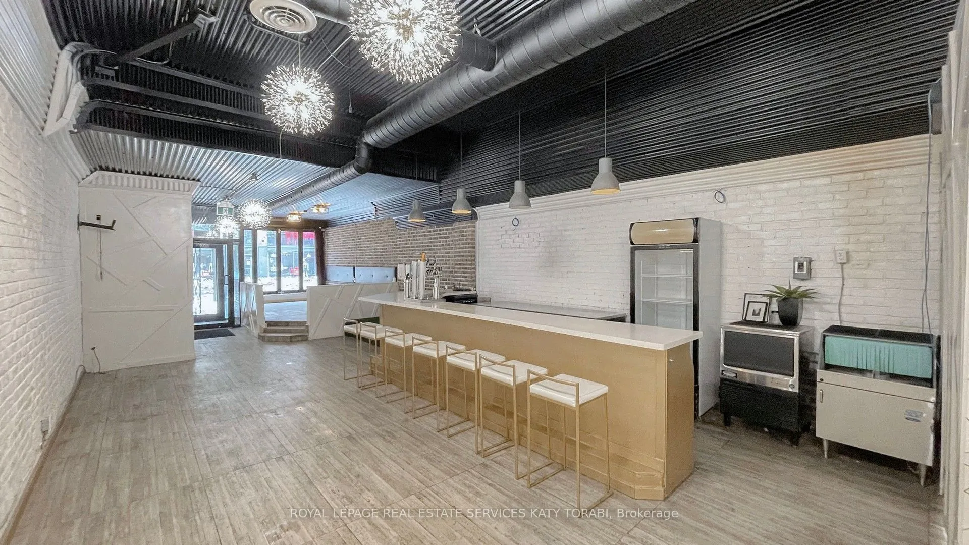 566 Queen Street, Toronto, ON M5V 2B5