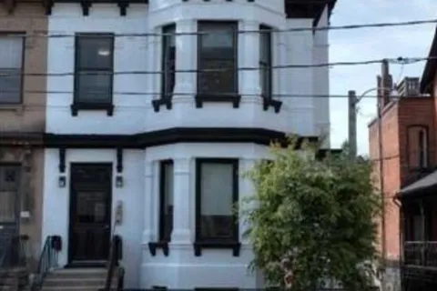 205 Gerrard Street, Toronto, ON M5A 2E7