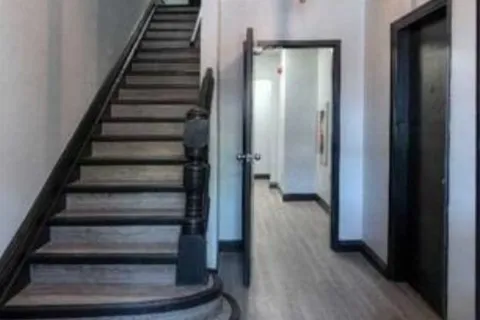 205 Gerrard Street, Toronto, ON M5A 2E7