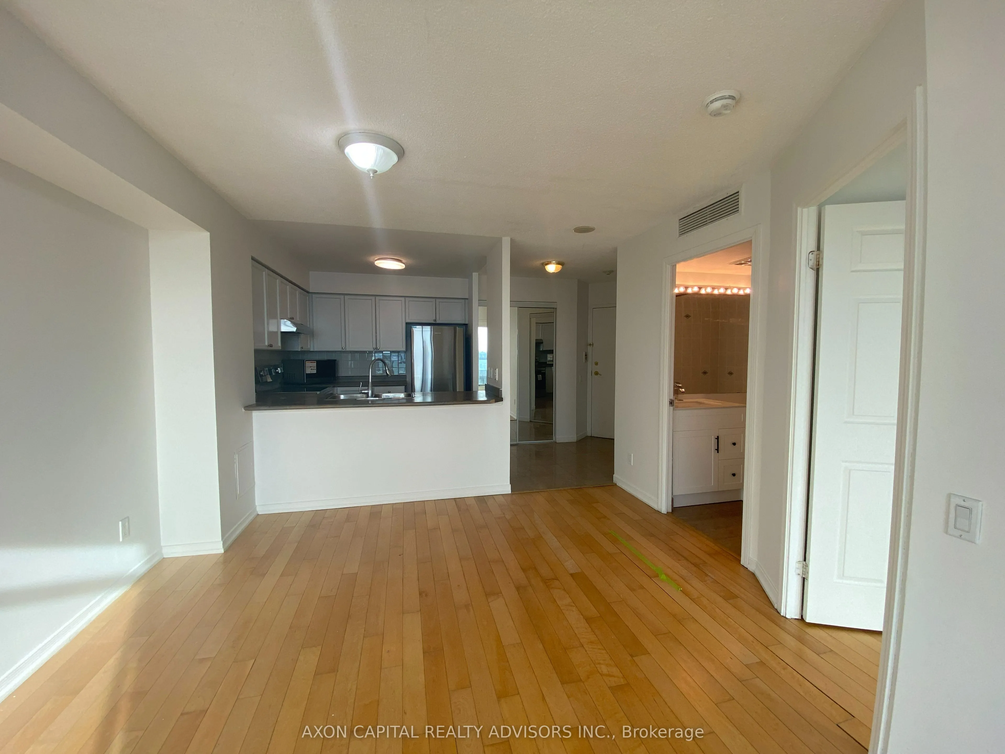 8 Hillcrest Avenue, Toronto, ON M2N 6Y6