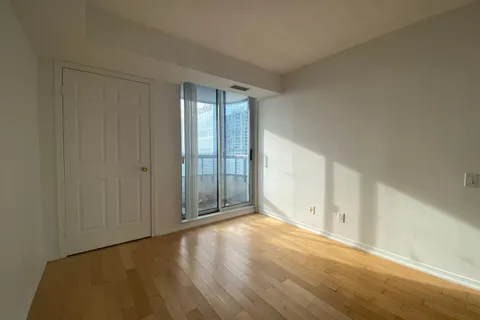 8 Hillcrest Avenue, Toronto, ON M2N 6Y6
