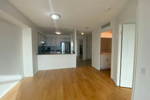 8 Hillcrest Avenue, Toronto, ON M2N 6Y6