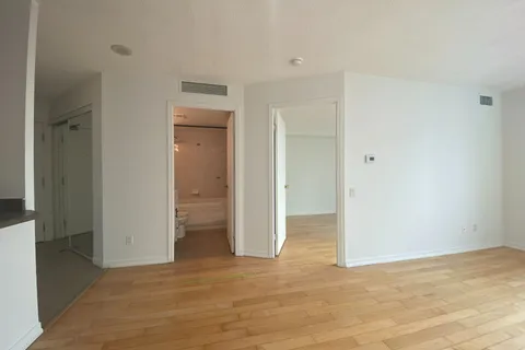 8 Hillcrest Avenue, Toronto, ON M2N 6Y6