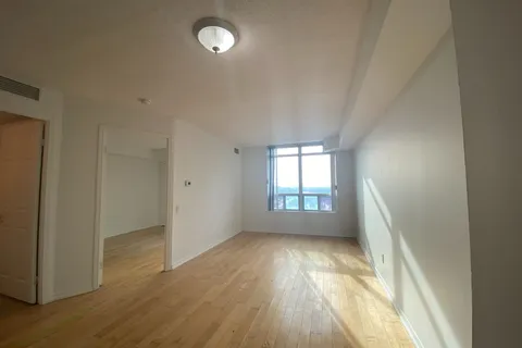 8 Hillcrest Avenue, Toronto, ON M2N 6Y6