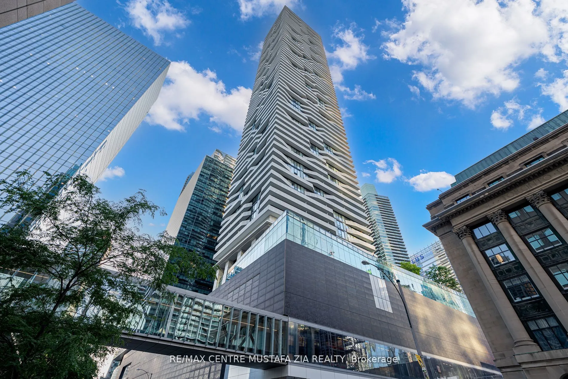 100 Harbour Street, Toronto, ON M5J 2T5