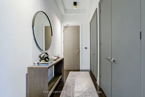 100 Harbour Street, Toronto, ON M5J 2T5