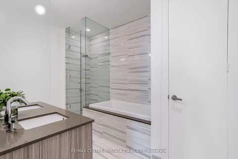 100 Harbour Street, Toronto, ON M5J 2T5