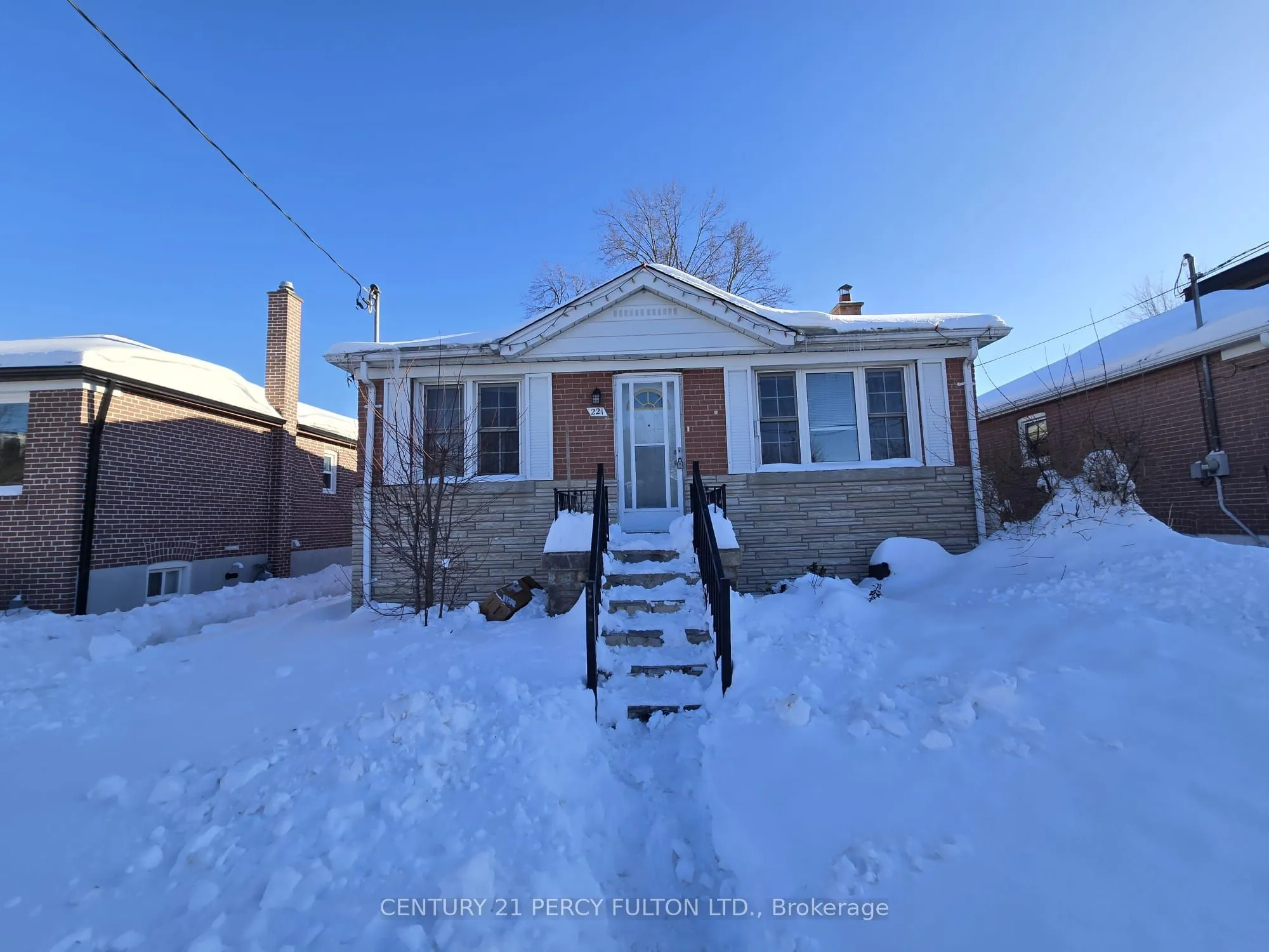 221 patricia Avenue, Toronto, ON M2M 1J7