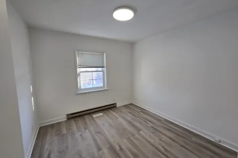 221 patricia Avenue, Toronto, ON M2M 1J7