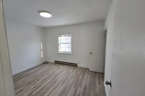 221 patricia Avenue, Toronto, ON M2M 1J7