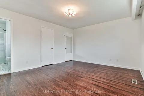 90 Charlton Boulevard, Toronto, ON M2M 1C1