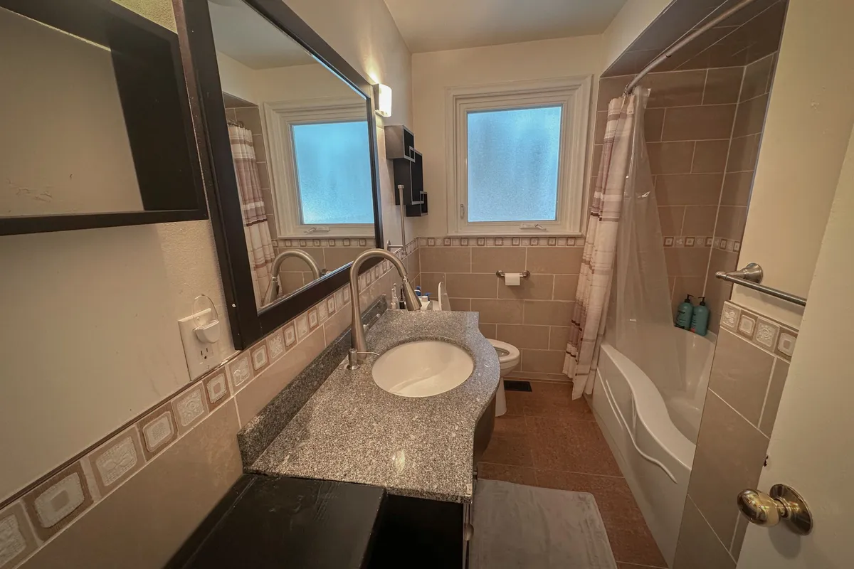 997 Willowdale Avenue, ON M2M 3C8