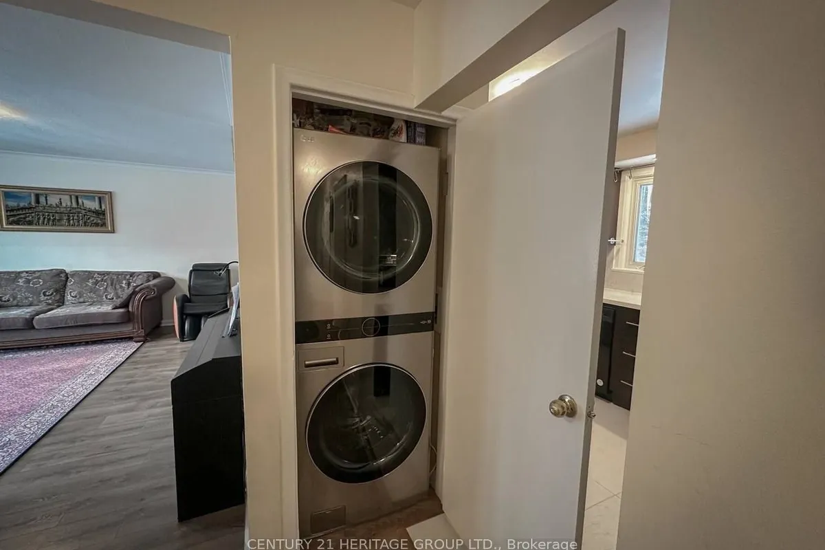 997 Willowdale Avenue, ON M2M 3C8