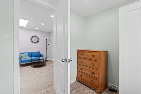 658 Dundas Street, Toronto, ON M5T 1H9