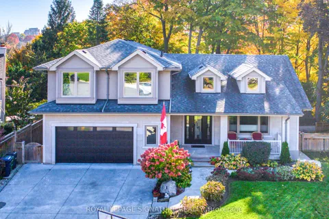 15 Sulkara Court, Toronto, ON M4A 2G8