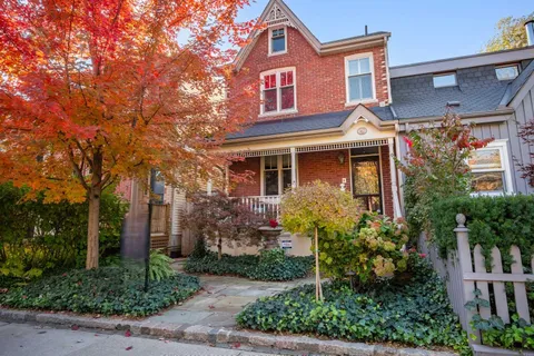 4 Bowman Street, Toronto, ON M4X 1T9