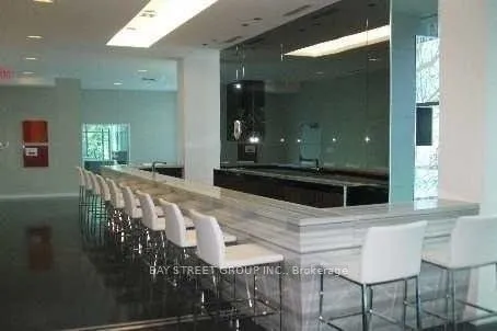 37 Grosvenor Street, Toronto, ON M4Y 3G5