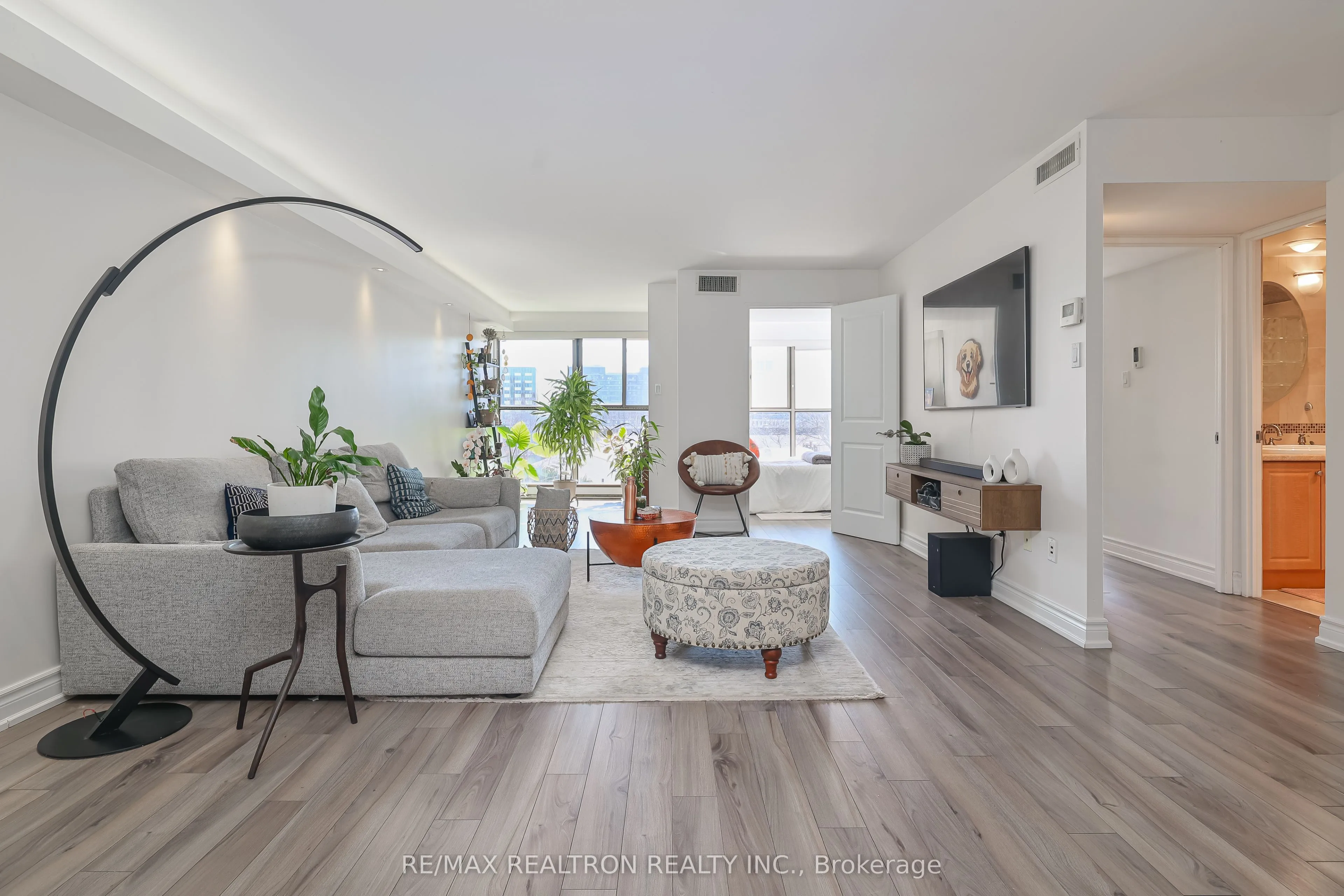 65 Scadding Avenue, Toronto, ON M5A 4L1