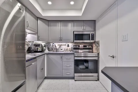 65 Scadding Avenue, Toronto, ON M5A 4L1