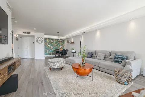 65 Scadding Avenue, Toronto, ON M5A 4L1