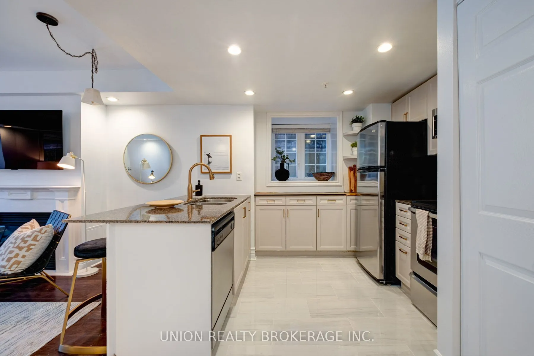 539 Jarvis Street, Toronto, ON M4Y 2H7
