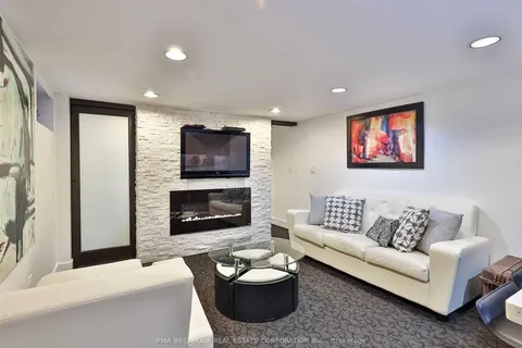 4 Belle Ayre Boulevard, Toronto, ON M4S 2P7