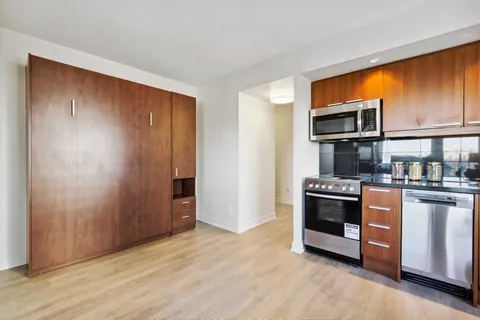 19 Avondale Avenue, Toronto, ON M2N 0A6